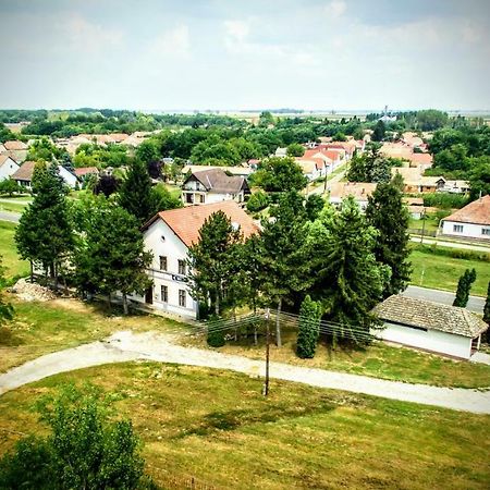 Locomotiv Vendégház Hercegszanto Exteriér fotografie