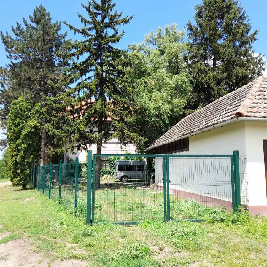 Locomotiv Vendégház Hercegszanto Exteriér fotografie